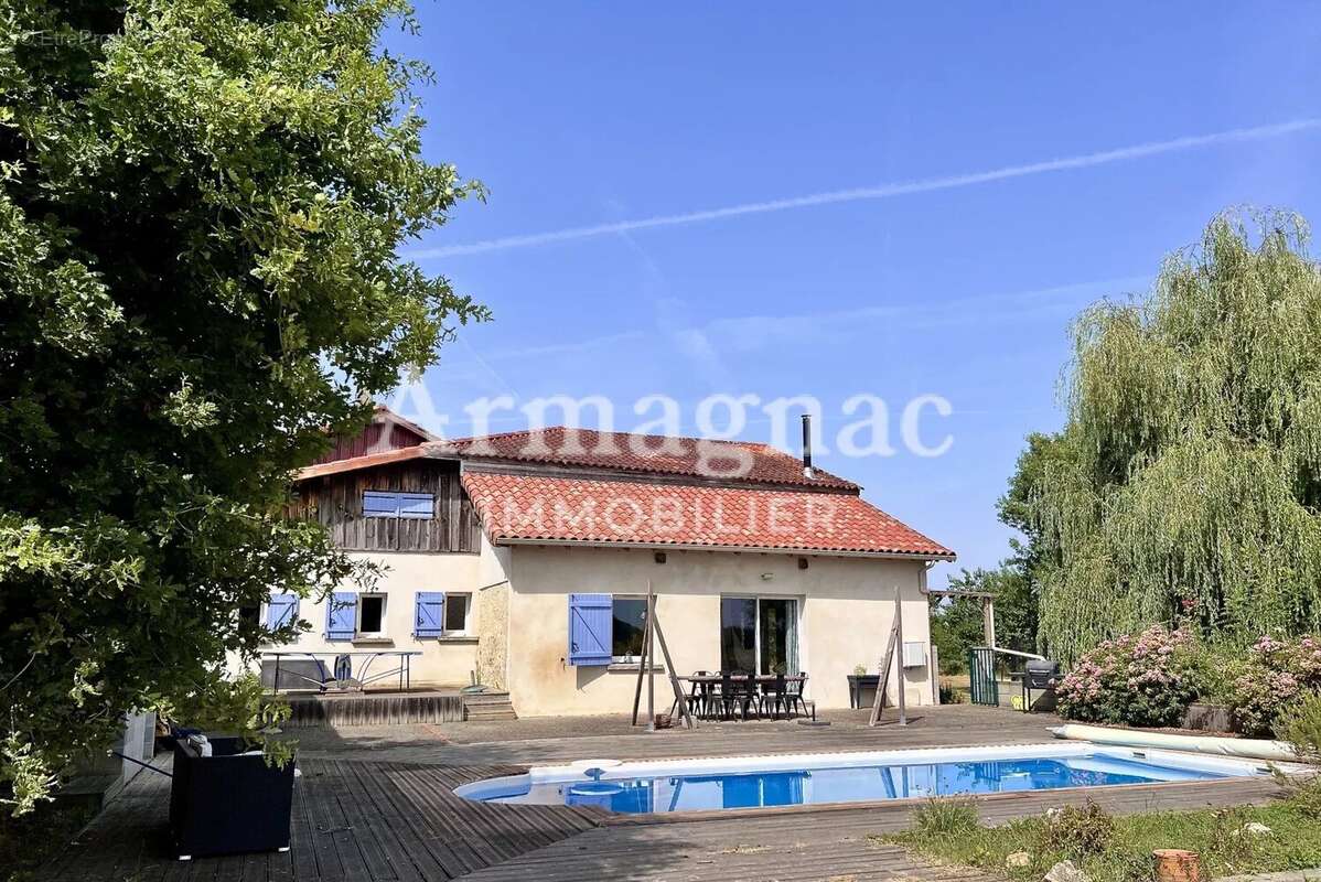 Maison à VIC-FEZENSAC