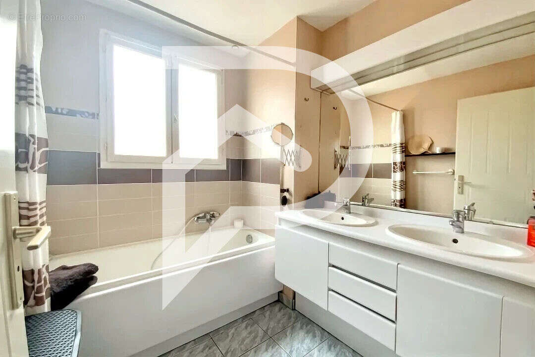 Maison à OZOIR-LA-FERRIERE