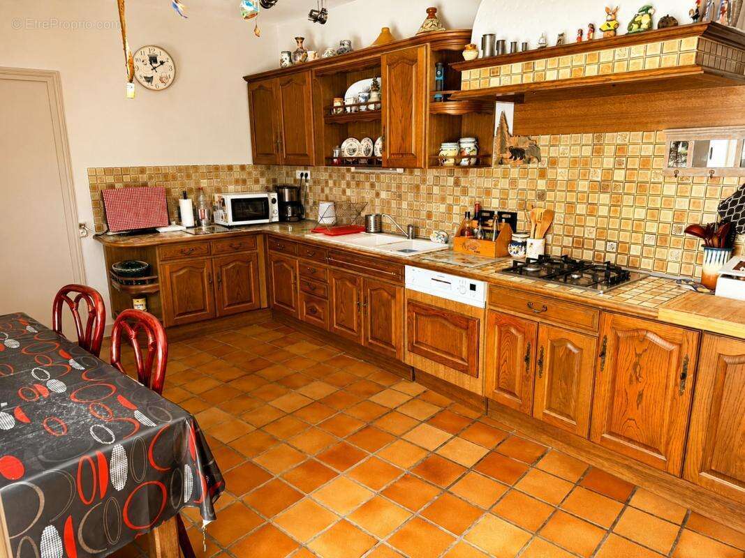 Maison 180 m² à Loulay  - photo 3