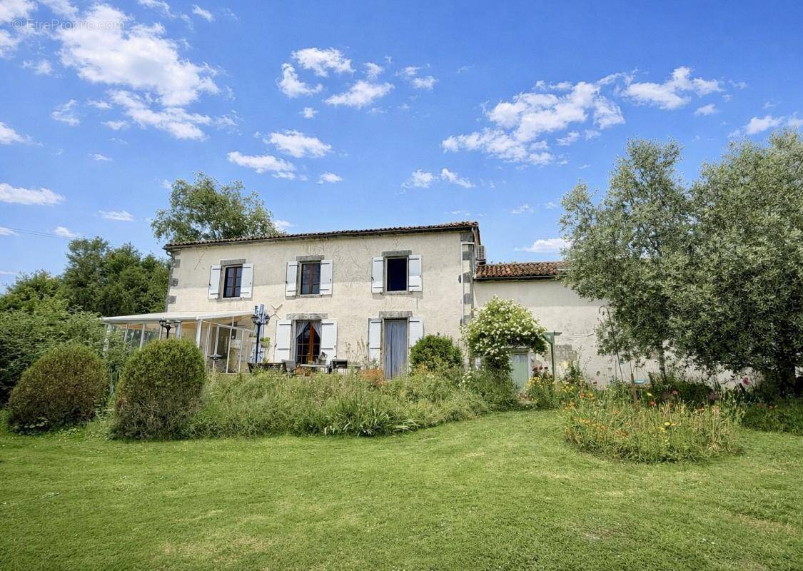 Maison à LE BOUCHAGE