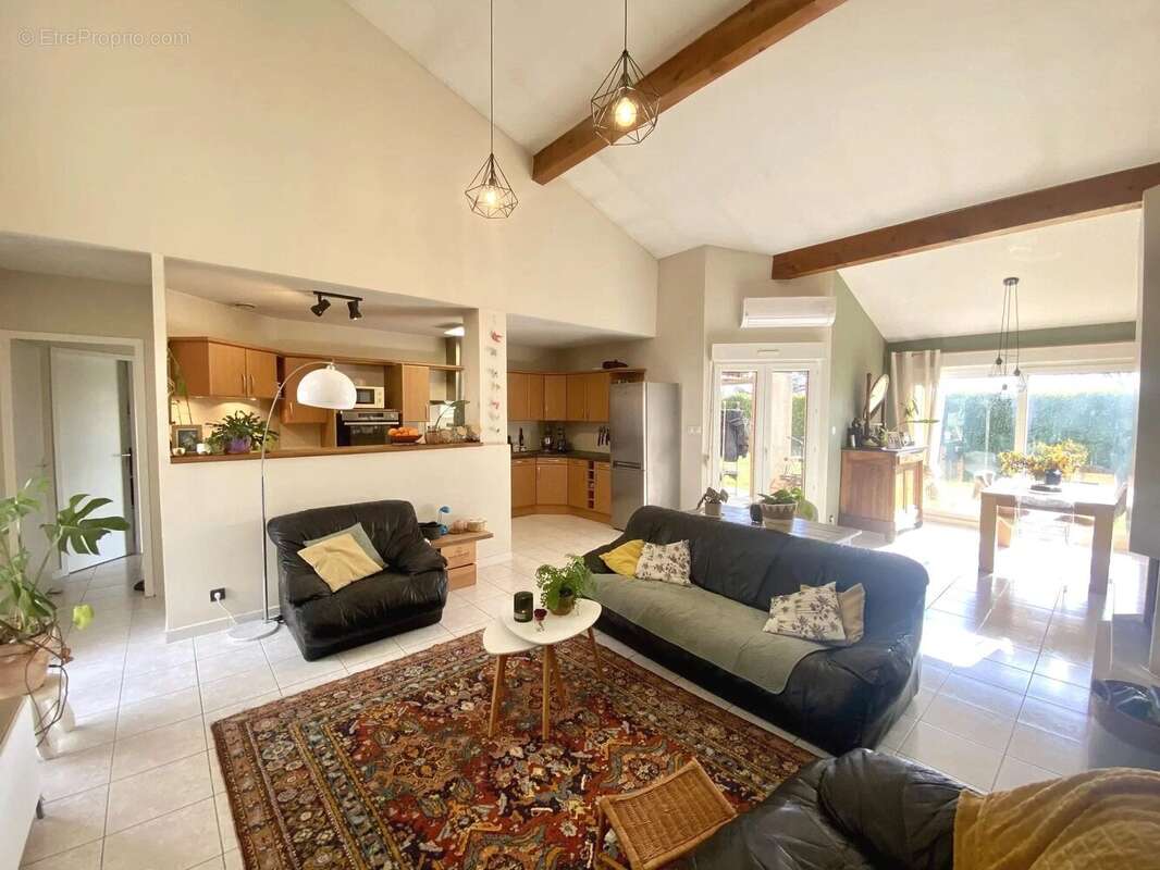 Villefranche, Villa d'architecte T4/5 avec piscine chauffée et terrain constructible de 1515 m2 - photo 2