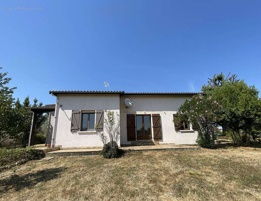 Maison de plain-pied + jardin à Dausse - photo 2