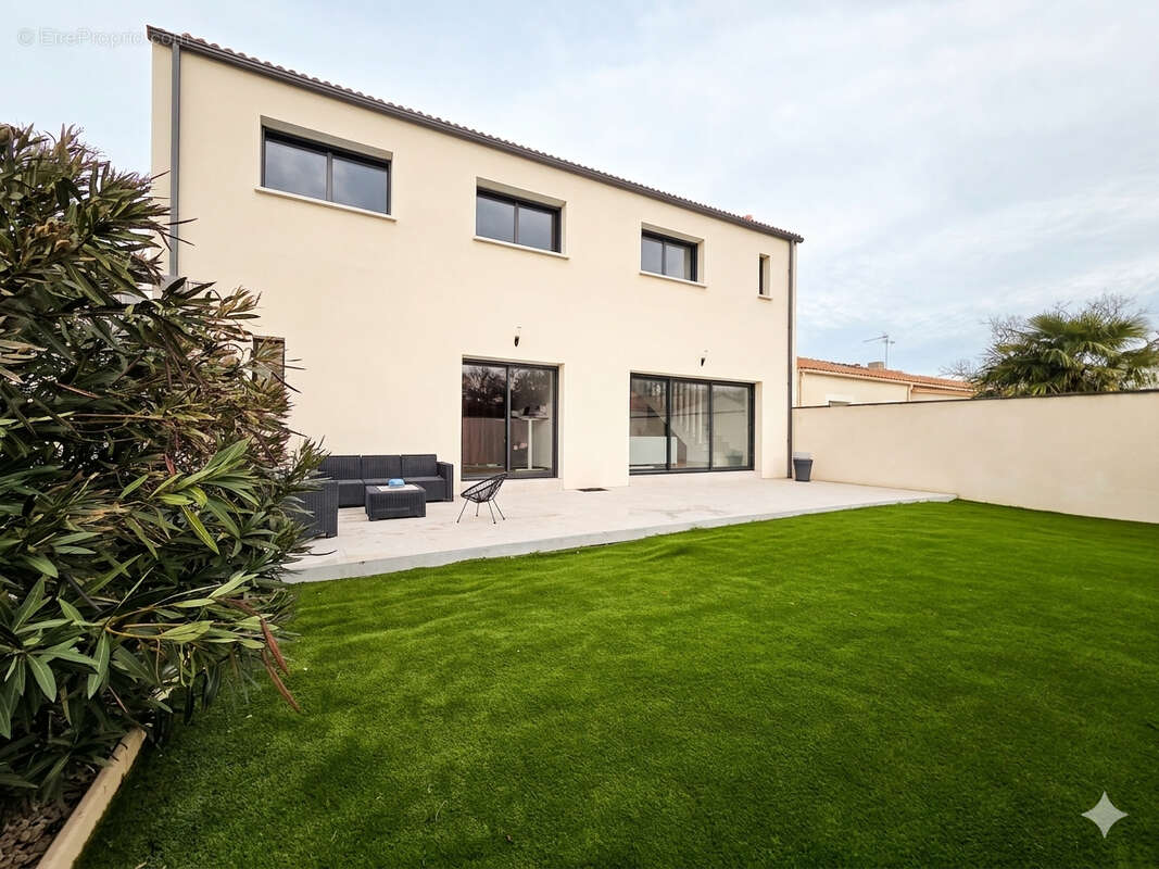 Maison à GENESTON