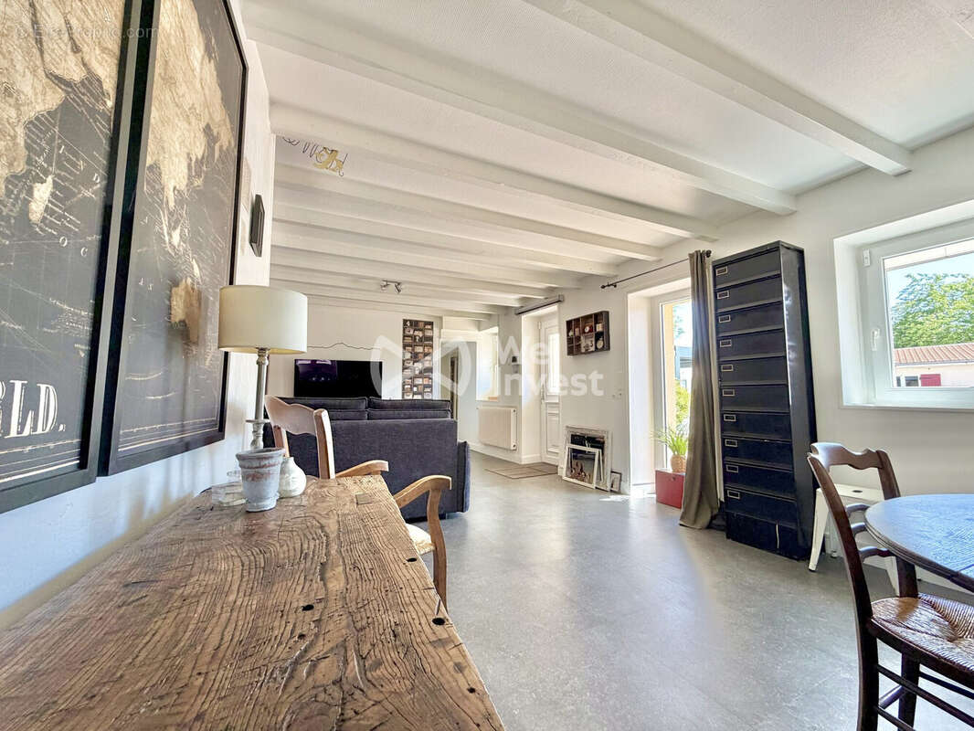 Maison à ENTRAIGUES
