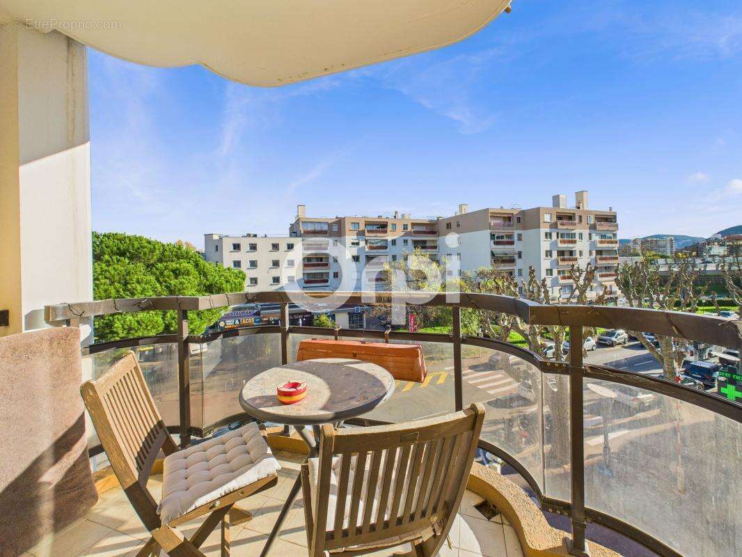 Appartement à MANDELIEU-LA-NAPOULE