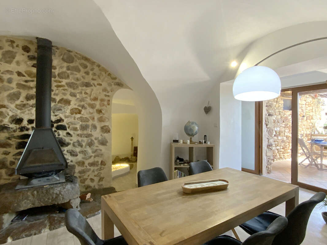 Charmante maison de village en pierre avec terrasses et vue. - photo 13