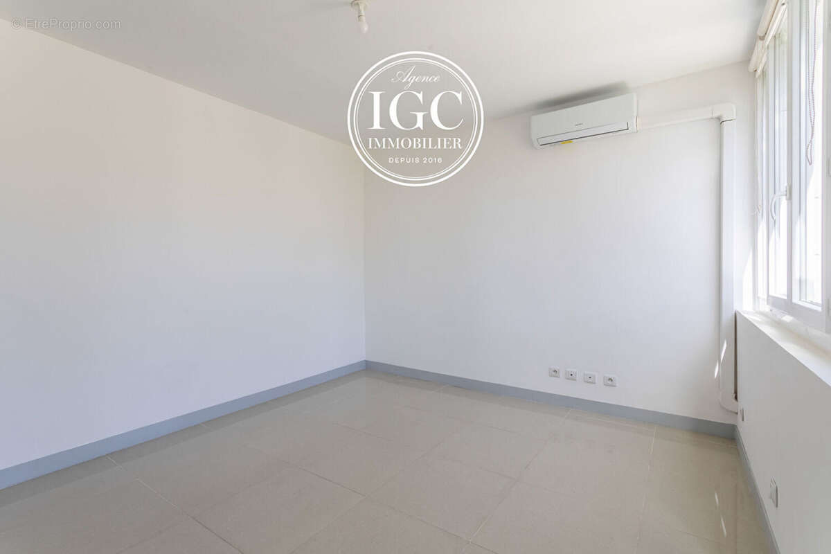 CARRO  Appartement T3  44 m2  Proximité mer  Terrasse - photo 12