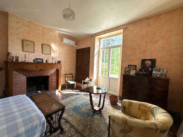 CHAMBRE RDC - Maison à VIC-FEZENSAC