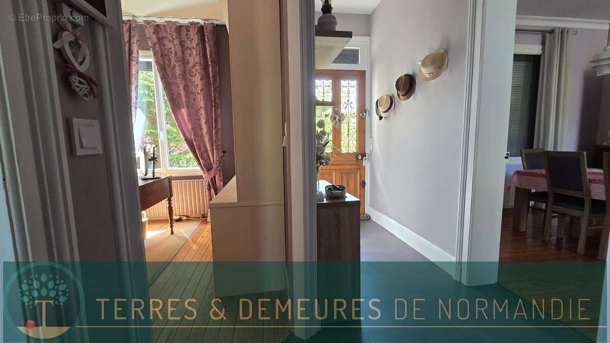 Maison de caractère de 130 M² dans un bourg tous commerces à 15 mns de Dieppe en Normandie et chalet bois annexe aménagé en stud - photo 4