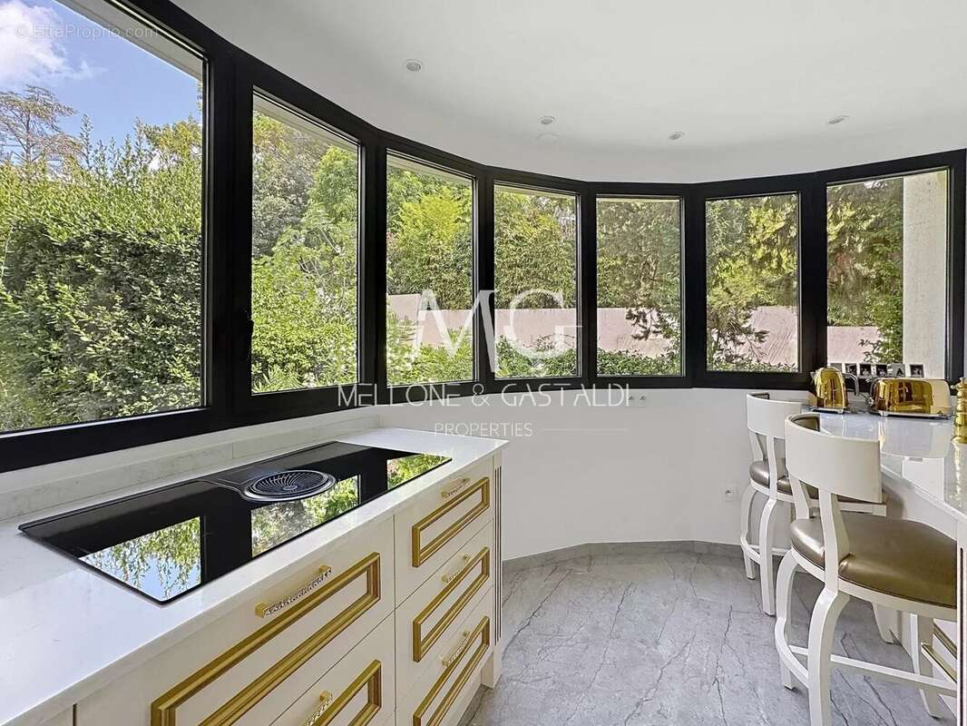 Cannes oxford – 4 pièces d’exception de 157 m² – terrasses, vue mer, 3 garages – résidence de prestige - photo 9