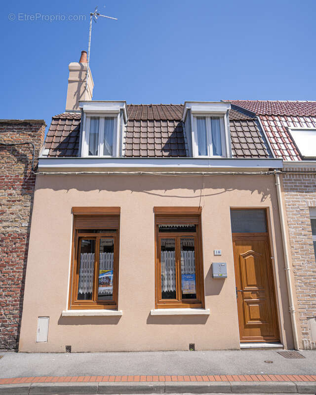 Secteur Voltaire, maison type 1920,  96m2, 2chambres, cour. - photo 2