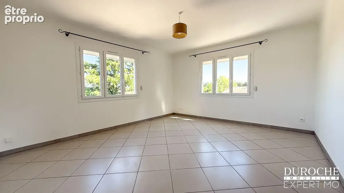 TRESQUES, 20mn d'UZES, maison comprenant deux logements indépendants avec garage sur parcelle de 1444m2 - photo 5