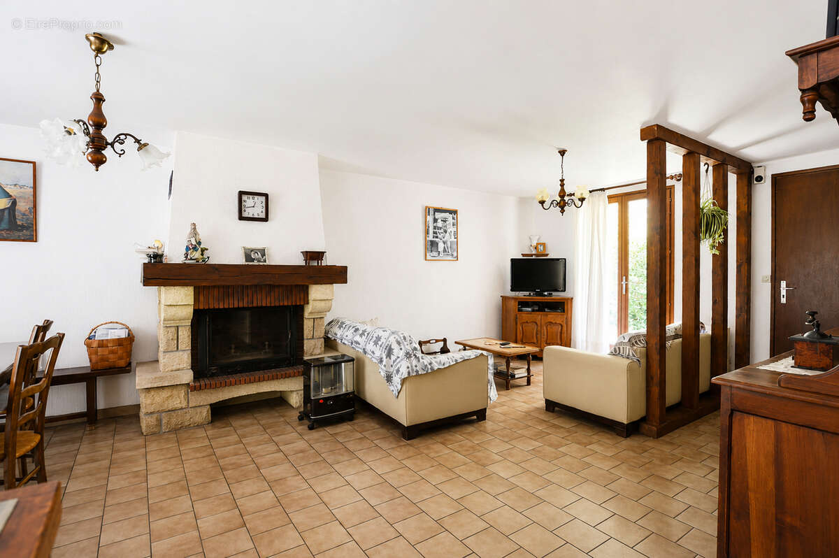 Maison à JAUJAC