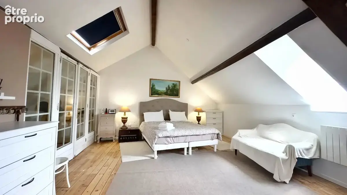 Spacieuse maison de village rénovée avec une grande grange et un généreux jardin intérieur - photo 2