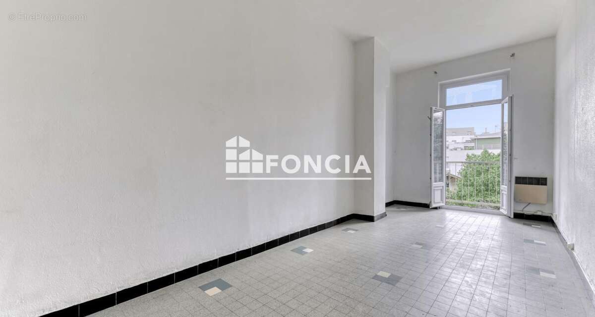 Appartement à LYON-8E