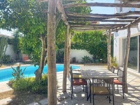 Maison 144 m² à Antibes  - photo 2