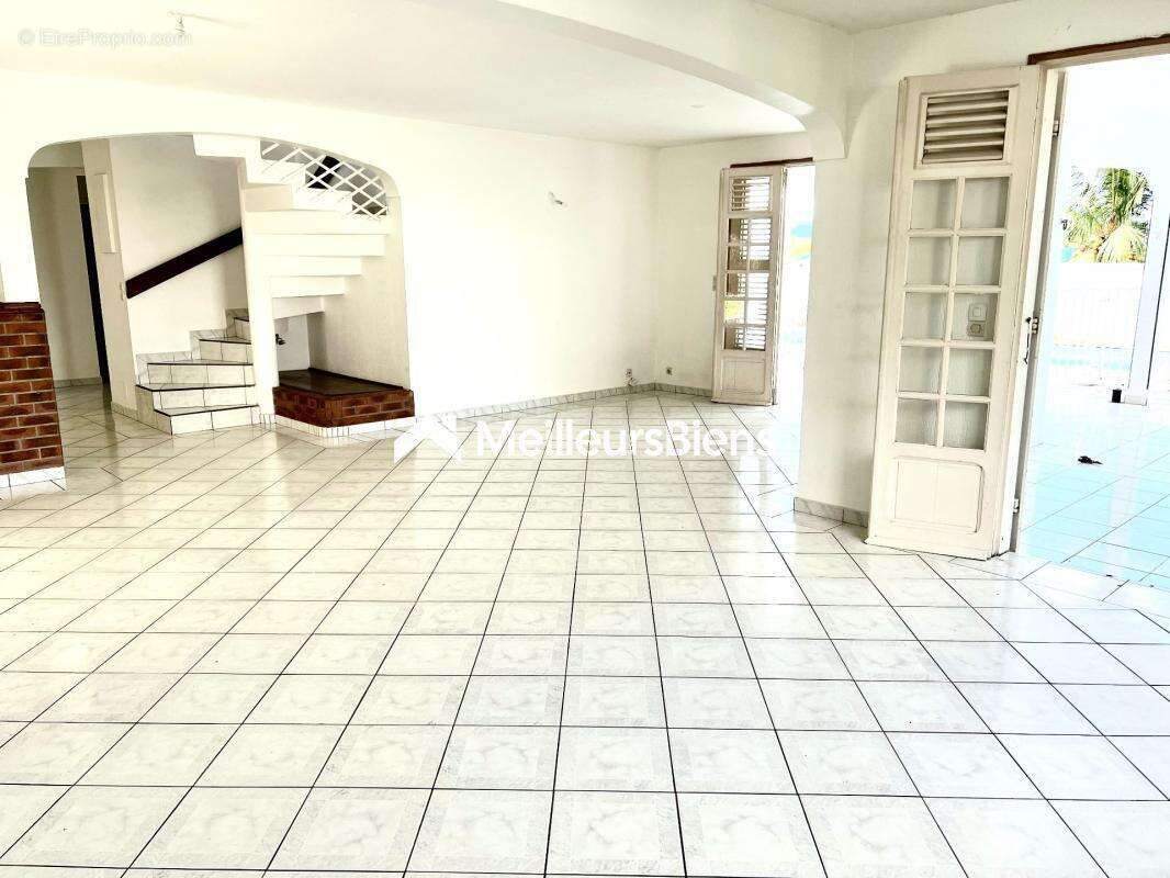 Maison à BAIE-MAHAULT