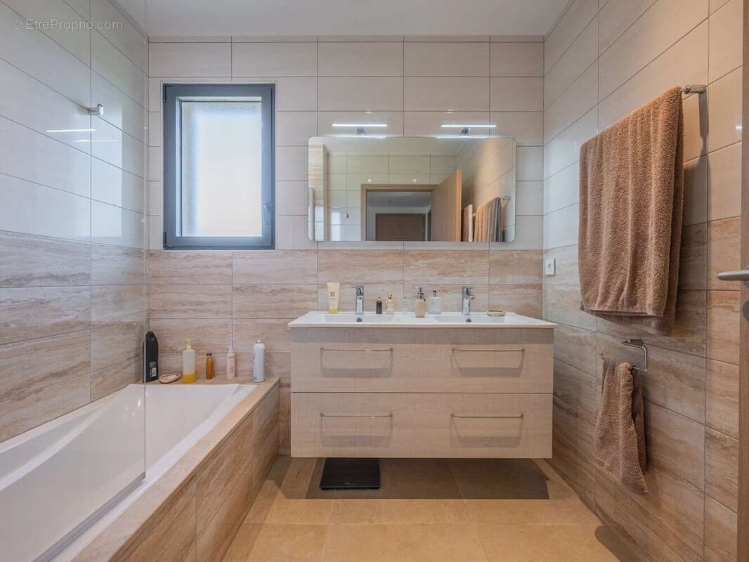 Appartement à proximité immédiate du centre-ville. - photo 8