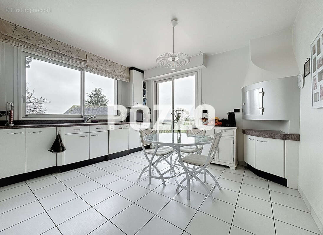 A Vendre -  AVRANCHES (Le Val Saint Père) - Maison  6 pièce(s) 160 m² - Vue sur le MONT ST MICHEL . - photo 5