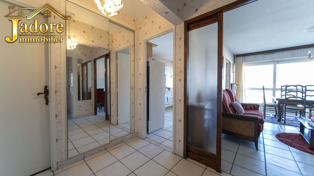 *** TROP TARD *** A SAISIR ! Appartement résidence sécurisée + ascenceur + balcon - photo 8
