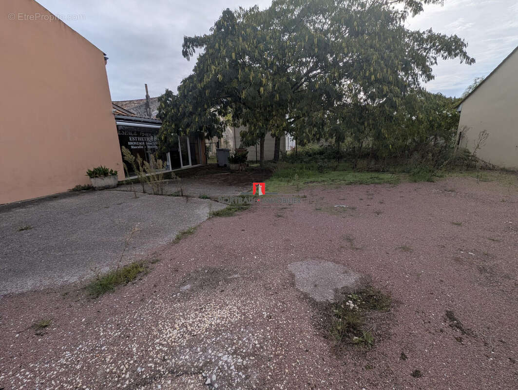 Commerce à ETAULIERS