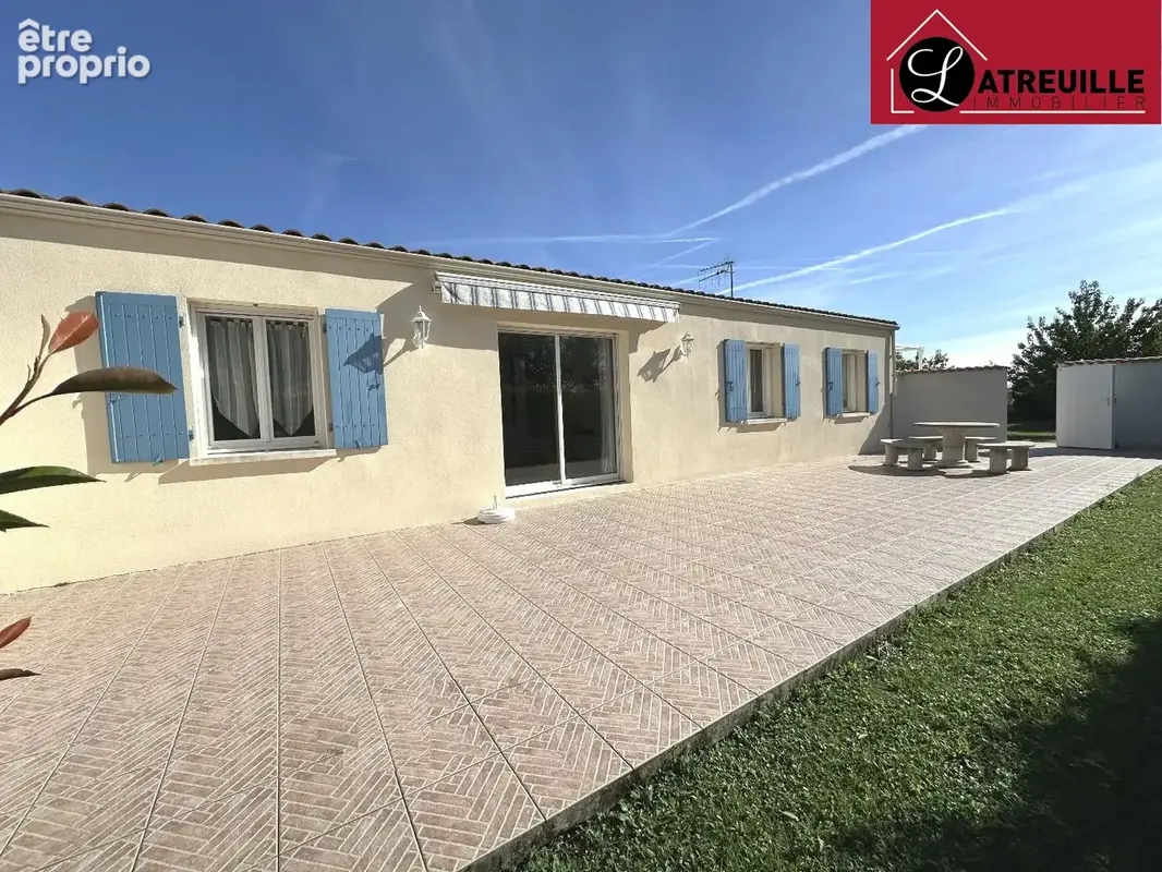 Maison de plain-pied de 101 m² à Tesson avec jardin et garage - photo 10