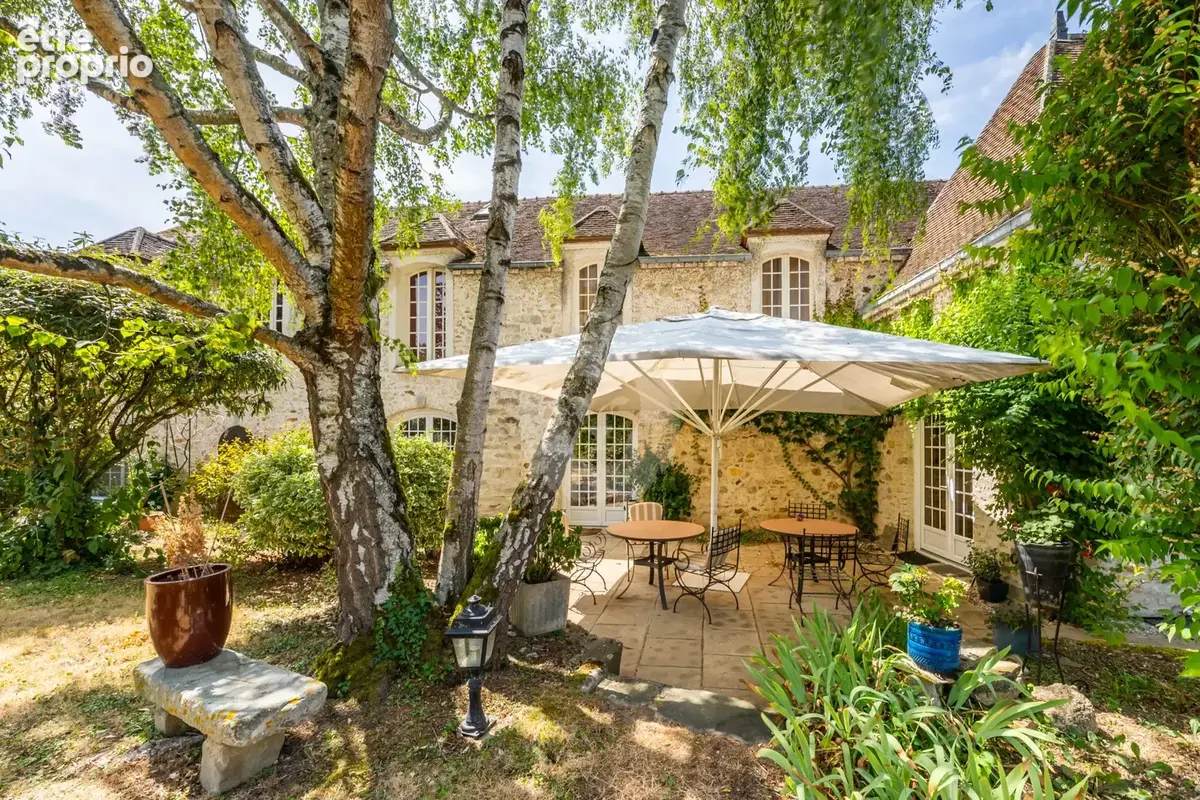 Ensemble immobilier de charme avec maison de 310 m2 et dépendances - photo 2