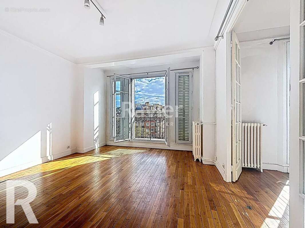 Appartement à PARIS-14E