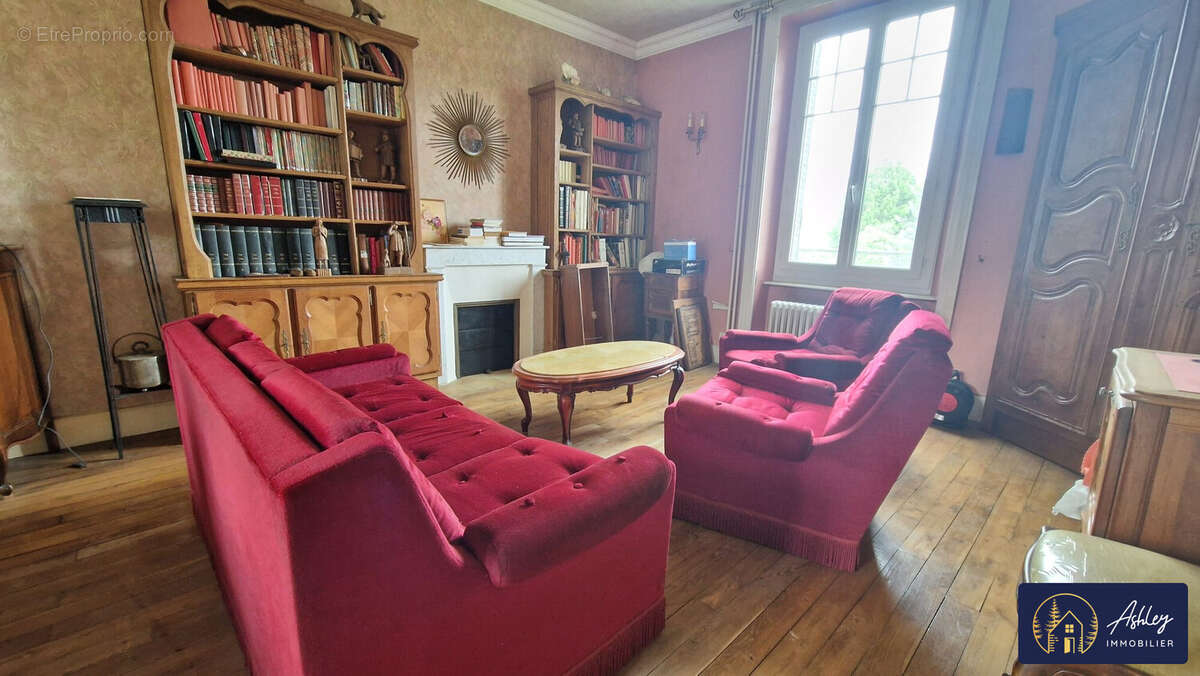 Maison à vendre Neuvic 4 pièMaison à vendre Neuvic 4 piècesces