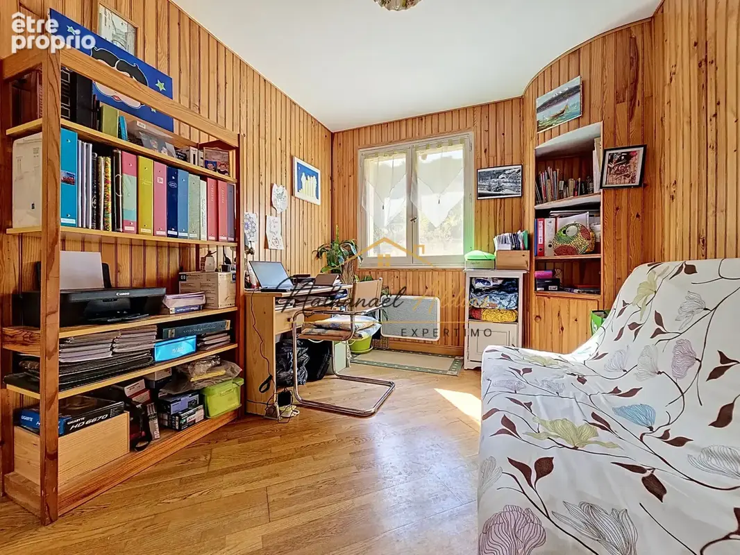 Maison avec logement indépendant, piscine, garage, écurie et terrain - photo 11