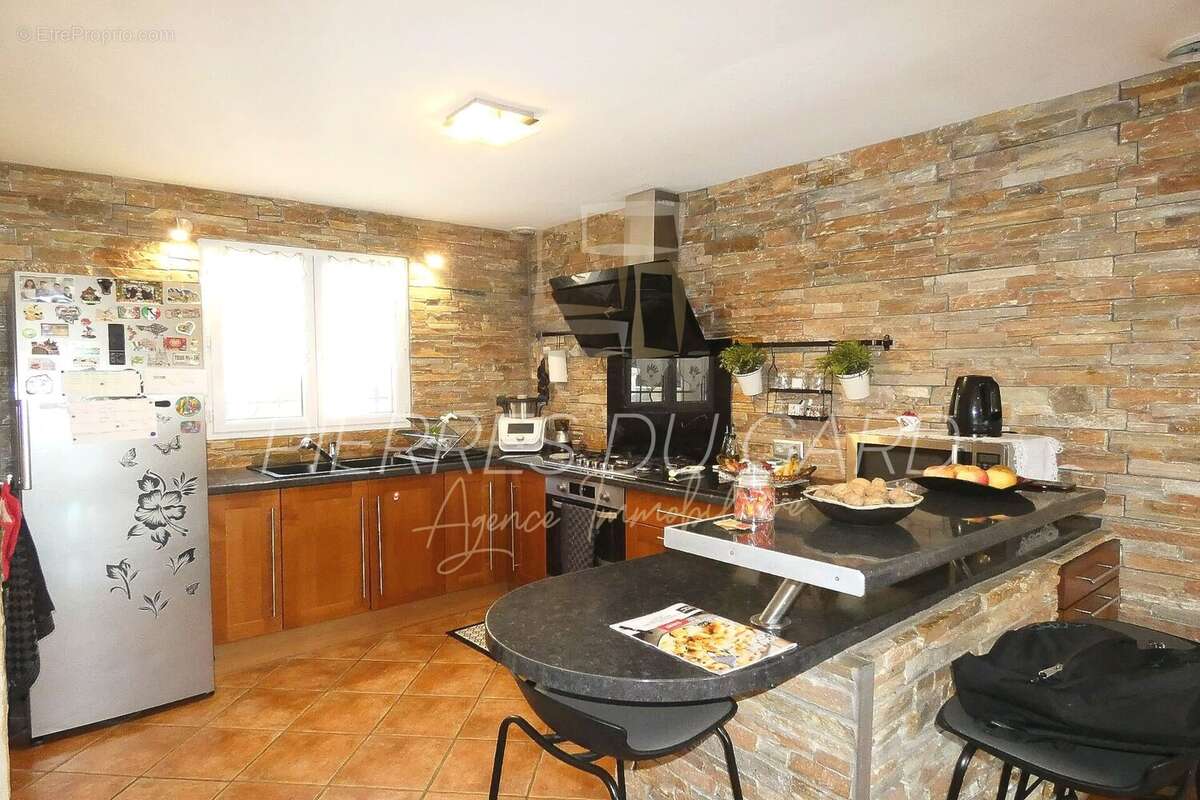 Maison à SAINT-QUENTIN-LA-POTERIE