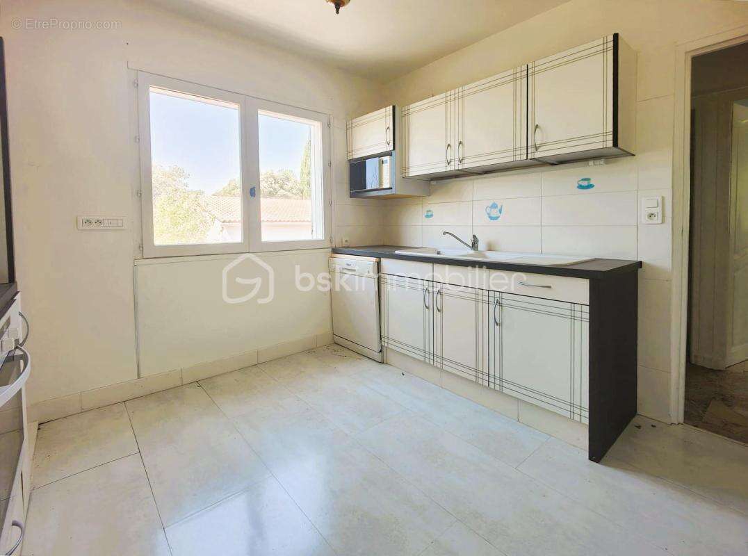 Propriété de caractère composée de deux logements, vastes dépendances et potentiel foncier - photo 5