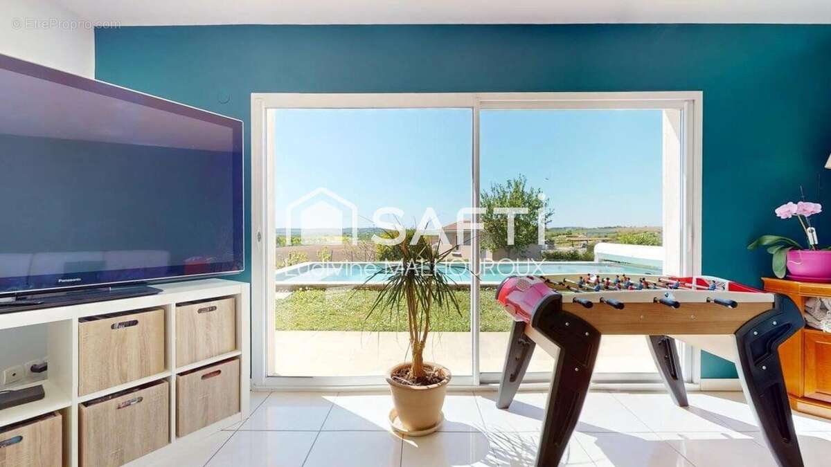 Maison 140 m² à Villebois-Lavalette  - photo 2