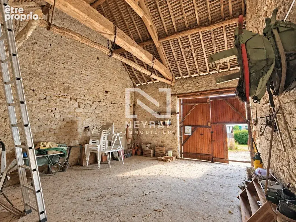 Au calme d'un petit quartier de village, une maison en pierre pleine de potentiel - photo 23