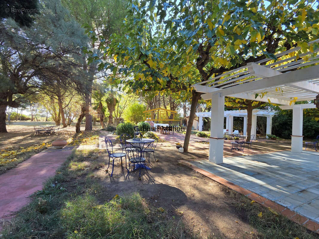 Maison à VIC-LA-GARDIOLE