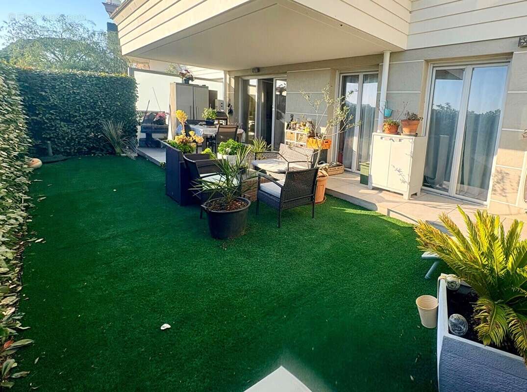 Appartement à PUGET-SUR-ARGENS