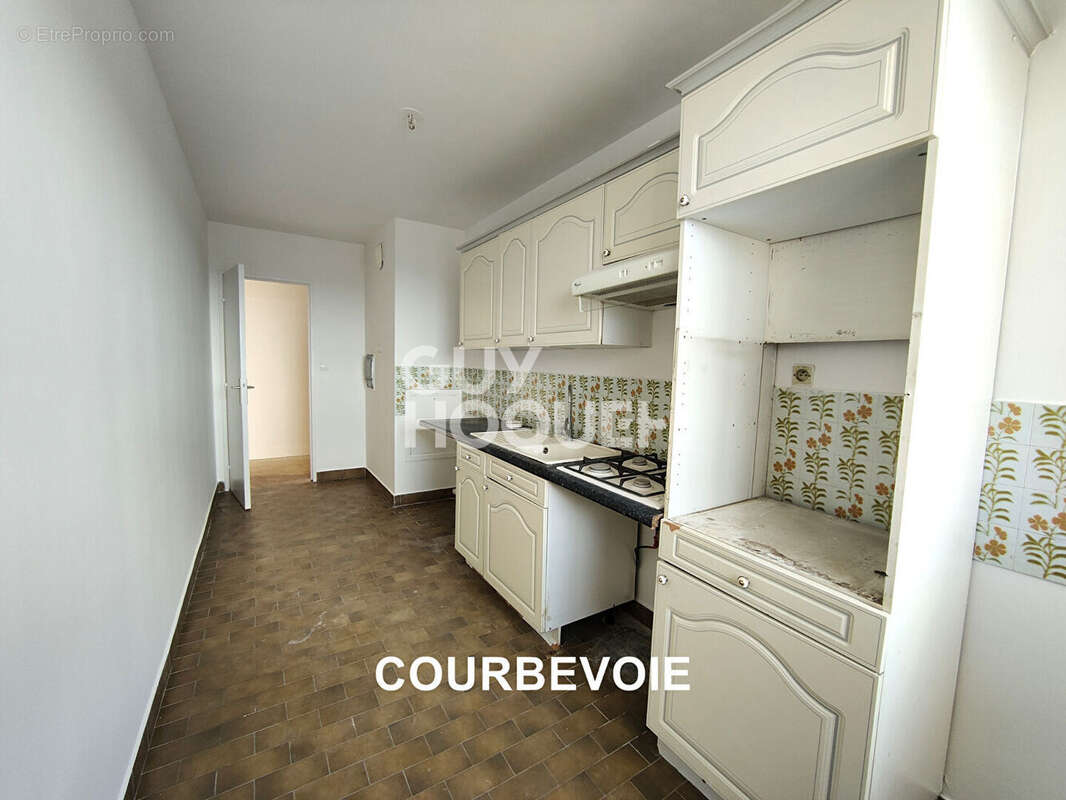 Appartement à COURBEVOIE
