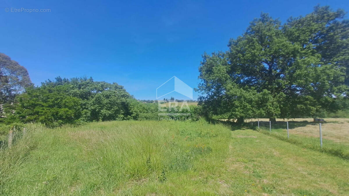 Terrain à LE GARRIC
