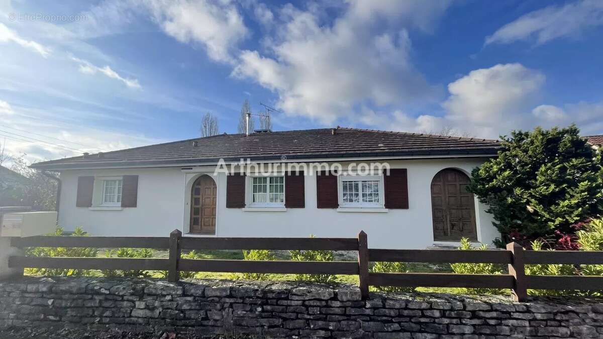 Maison à LONS-LE-SAUNIER