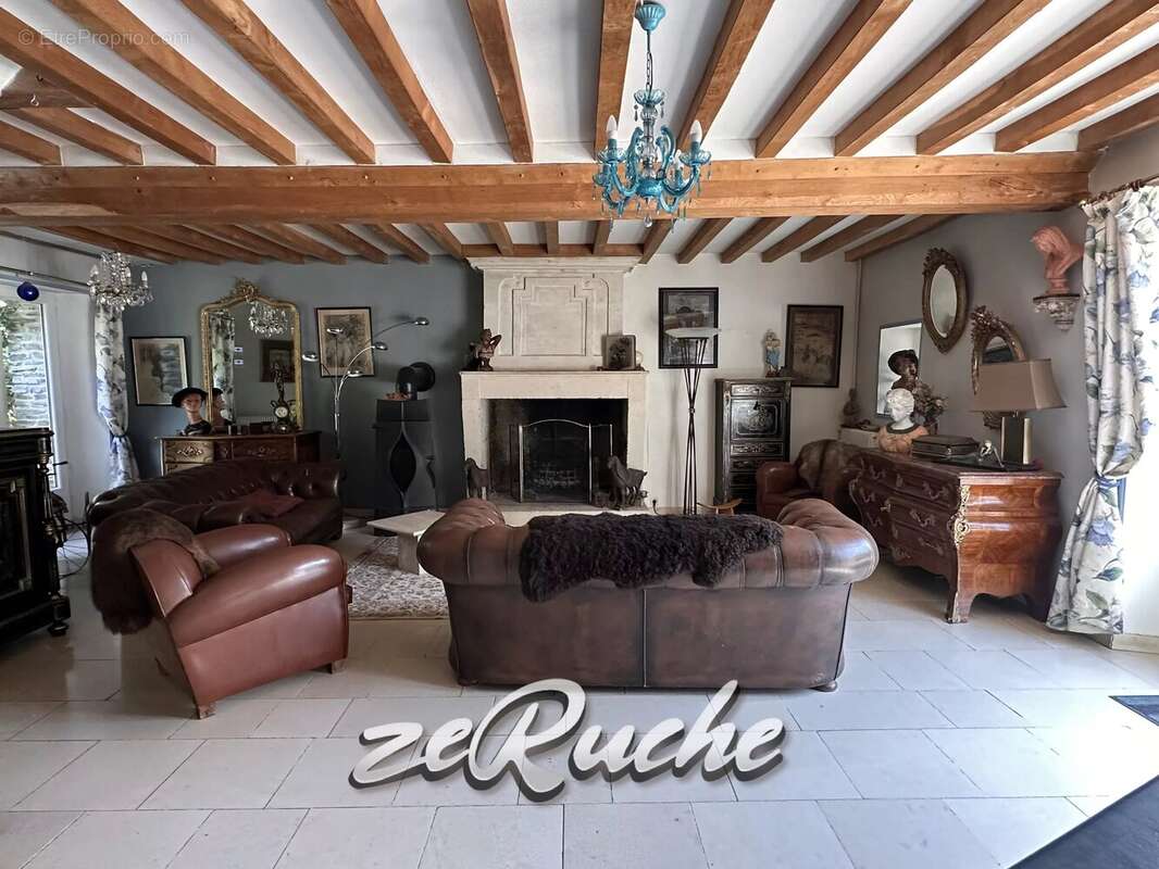 Grande maison de caractère à Cahagnes de 411m², 3 chambres d'hôtes et 2 gîtes - photo 4