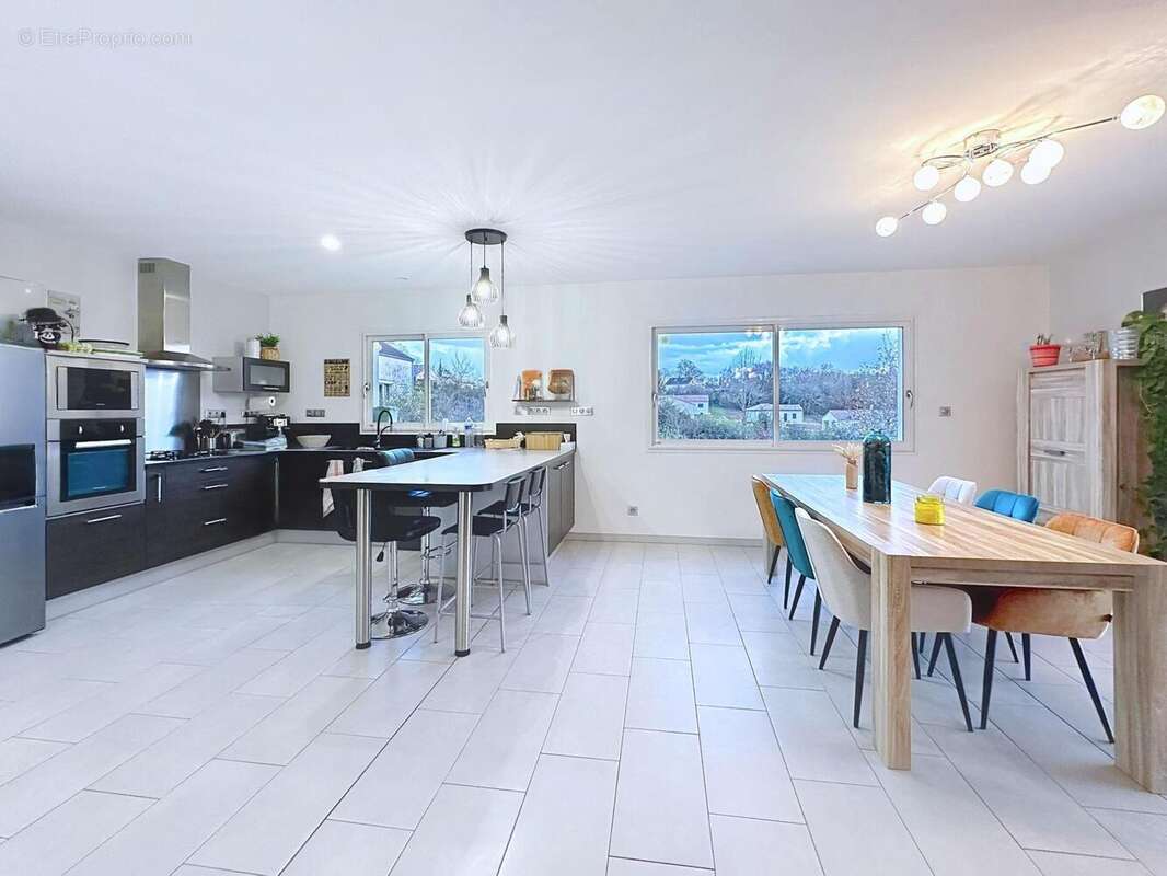 Maison 110 m² à Saint-Pierre-Lafeuille  - photo 6