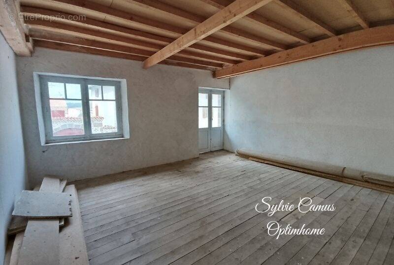 Appartement à FIX-SAINT-GENEYS