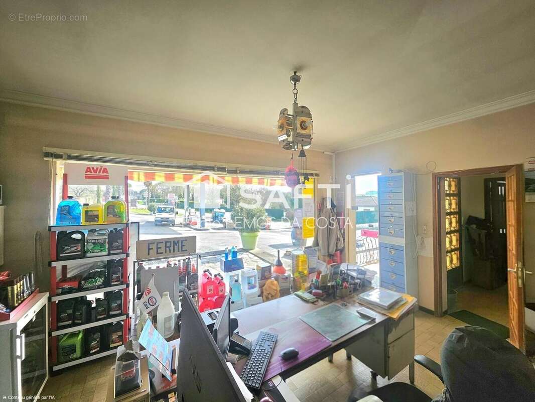 Photo 3 - Commerce à MONTREAL