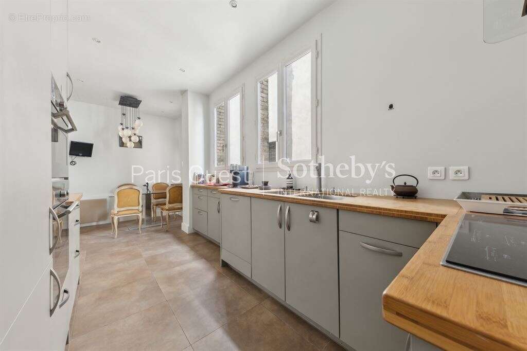 Appartement à PARIS-8E