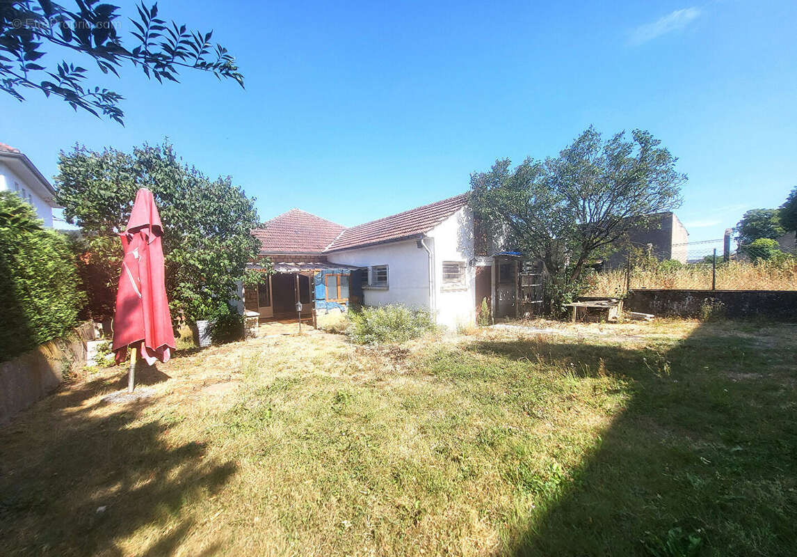 Maison individuelle de plain pied sur sous sol - 5 pièces - 3 chambres - garage - terrasse et jardin - photo 12