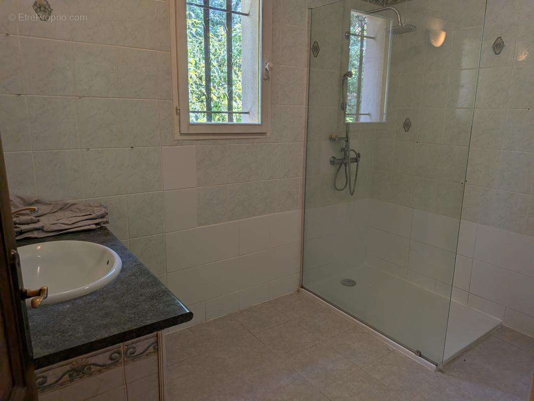 Maison de 90m2 sur jardin de 2020m2 à BESSE SUR ISSOLE (83) - photo 9