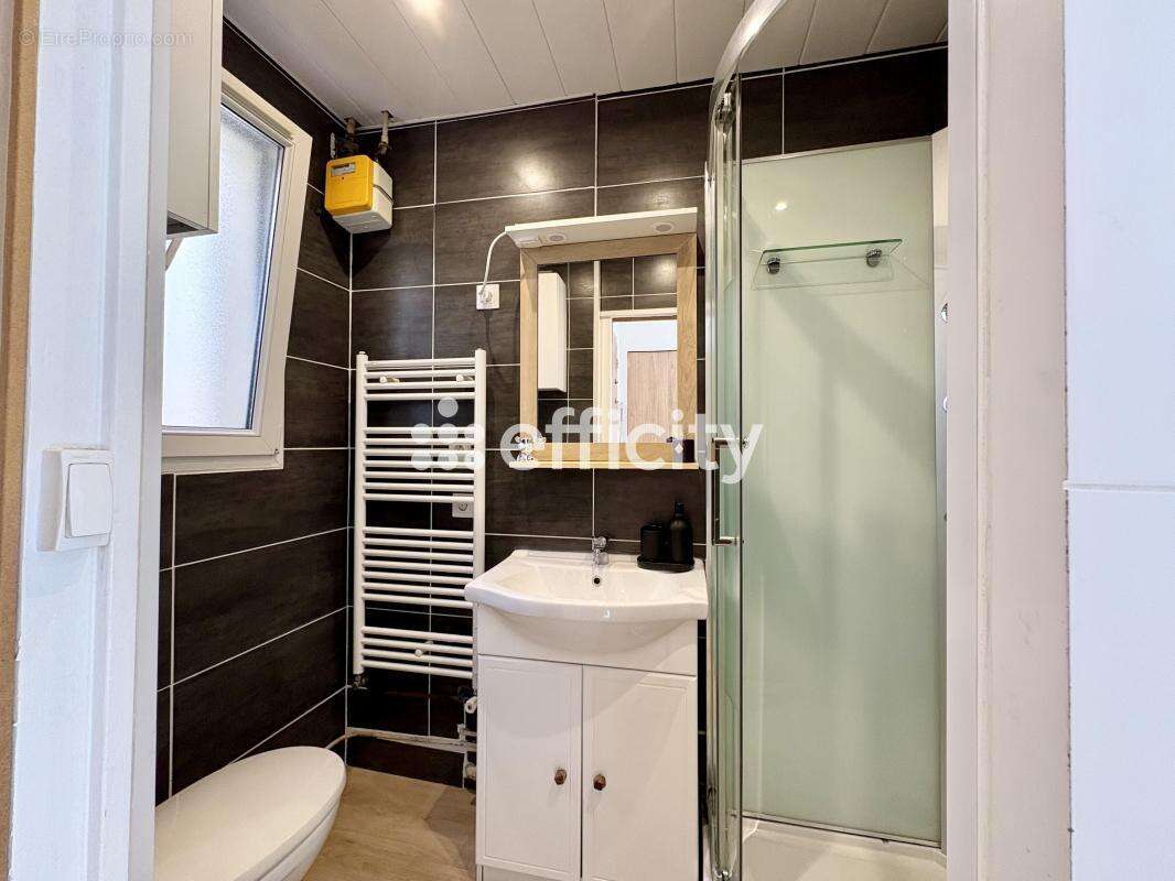 Appartement à COURBEVOIE