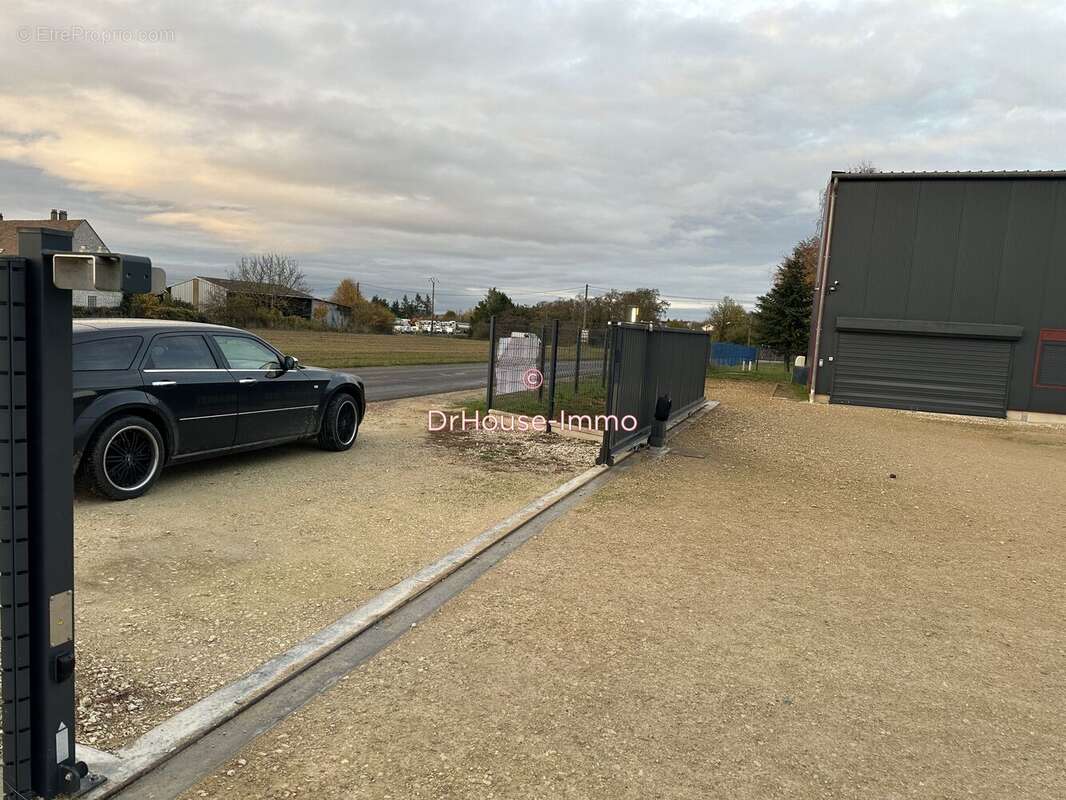 Commerce à CHATEAU-LANDON