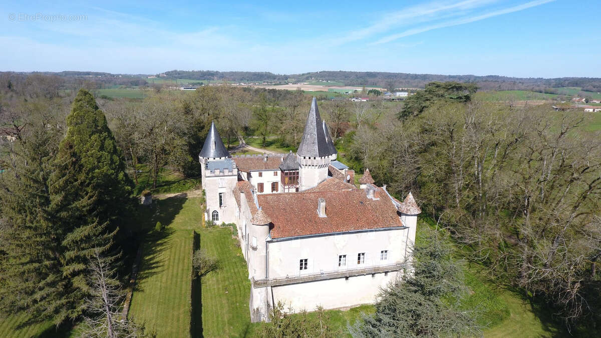 Maison à CHAMPAGNAC-DE-BELAIR