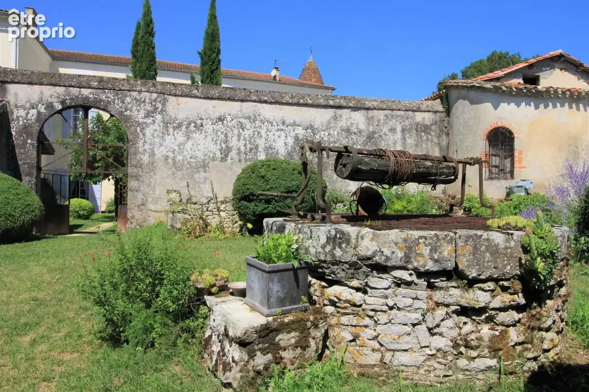Magnifique château du 16ème siècle avec sa chapelle dans un parc de plus de 2 hectares - photo 19